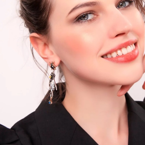 NWOT 🕷 stunning earrings - Picture 4 of 8